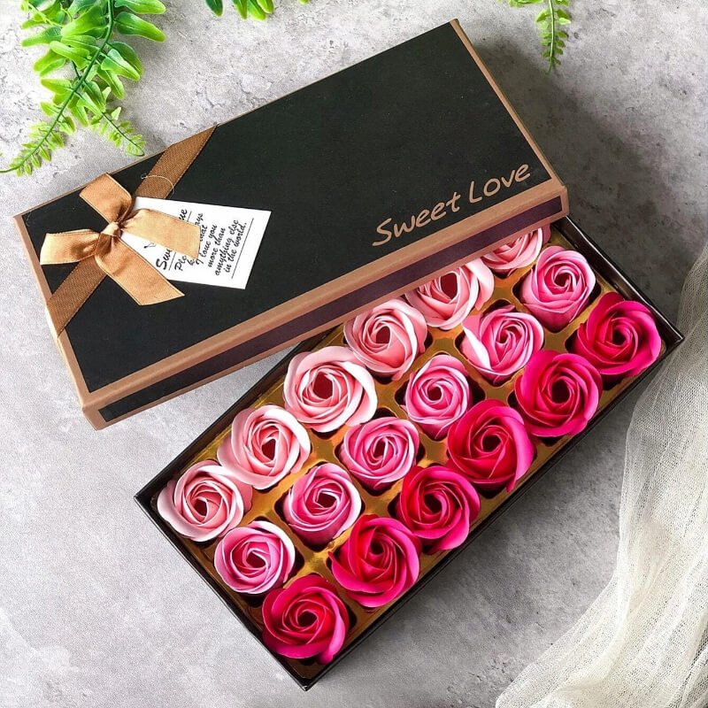 Rosas de jabón aromáticas en una caja de lujo de 18 piezas. Užsisakykite Trendai.lt